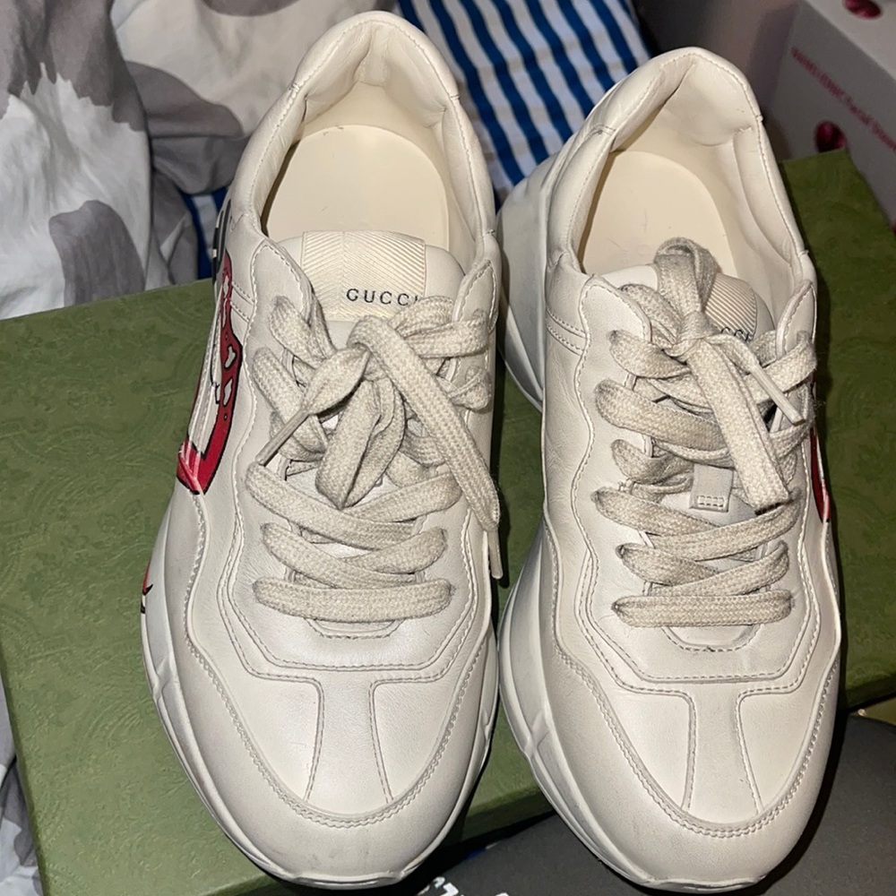 GUCCI sneakers. Worn once. ❤️💚 DUST BAGS & BOX included